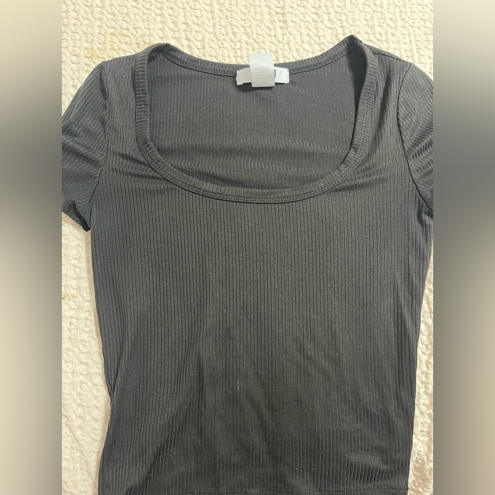 PI by J small black top